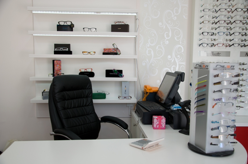 opticien-GASSIN-min_spectacle-office-furniture-room-interior-design-design-809392-pxhere.com